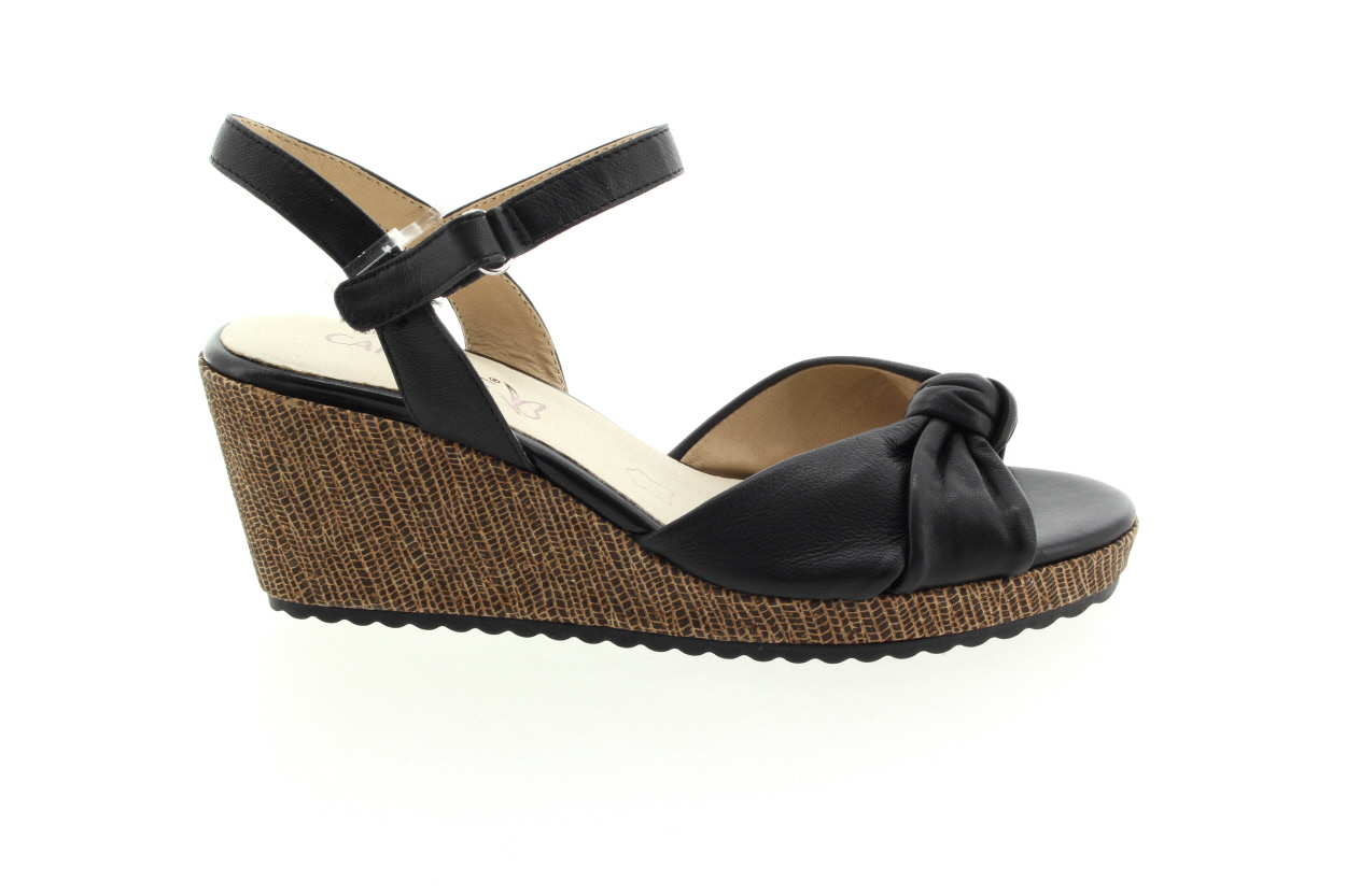 CAPRICE Dámské kožené černé sandálky na klínu