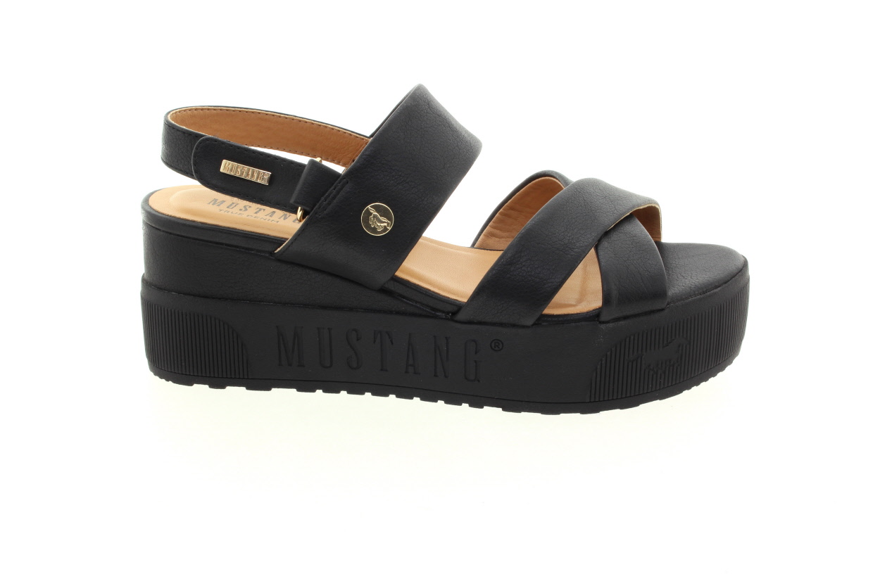 MUSTANG Dámské černé sandálky na platformě